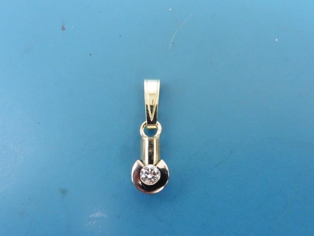 Gouden hanger met briljant                               G17, Gebruikt, Overige voorstellingen, ., Ophalen of Verzenden