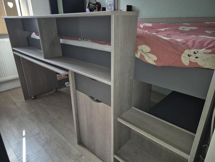 Halfhoogslaper met bureau en opbergruimte, Kinderen en Baby's, Kinderkamer | Stapelbedden en Hoogslapers, Gebruikt, Halfhoogslaper