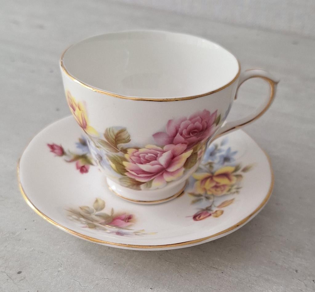 TE KOOP! Engelse kop en schotel Duchess! Als NIEUW!, Ophalen of Verzenden, Zo goed als nieuw, Porselein, Kop en/of schotel