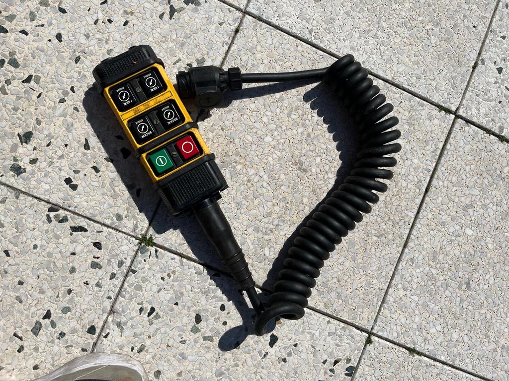 Industriële Afstandsbediening met Spiraalkabel, Ophalen, Gebruikt