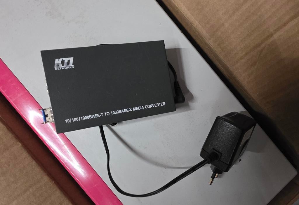 KTI Networks 10/100/1000BASE Media Converter, Ophalen of Verzenden, Gebruikt