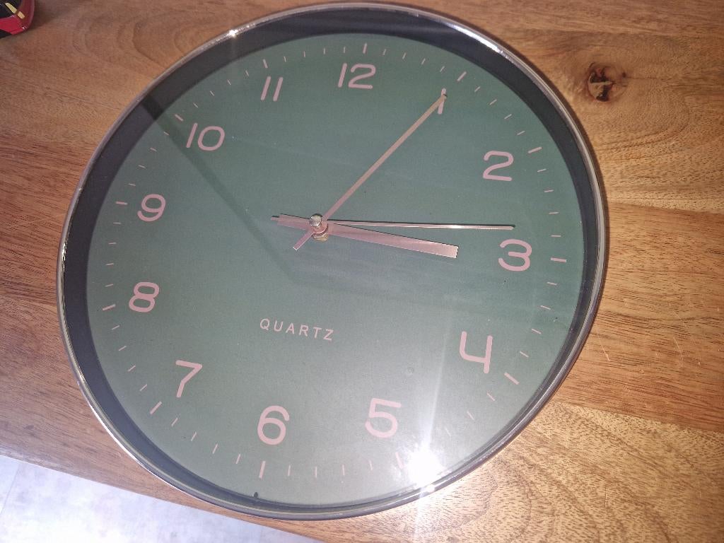 Goud /groen  wand klok, Huis en Inrichting, Woonaccessoires | Klokken, Ophalen of Verzenden, Wandklok