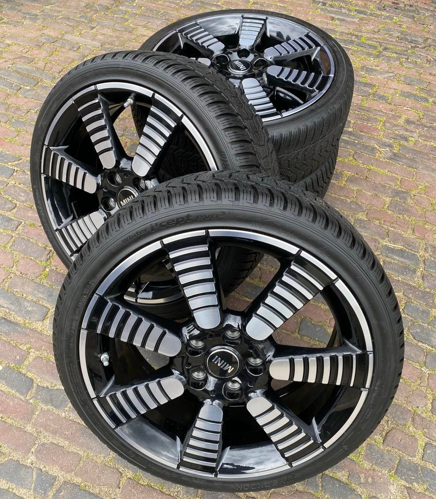 Mooie 18” Mini F55 F56 F57 900 velgen + tpms + winterbanden, 18 inch, Banden en Velgen, 205 mm, Winterbanden