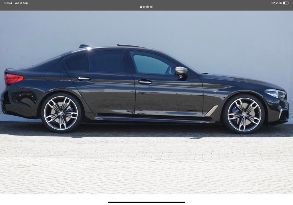 BMW 5-Serie M550i 462pk Xdrive Aut. 2017 Zwart, Auto's, Automaat, Parkeerassistent, 2000 kg, 4395 cc