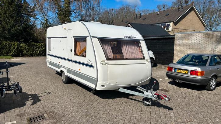 Beyerland Vitesse 490 LB, Caravans en Kamperen, Caravans, Particulier, tot en met 4, 1000 - 1250 kg, Rondzit, Beyerland, Frans bed