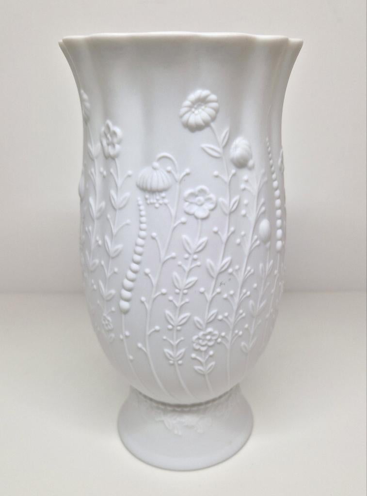 Biscuit porseleinen vaas Kaiser M. Frey model 676 Duitsland., Ophalen of Verzenden