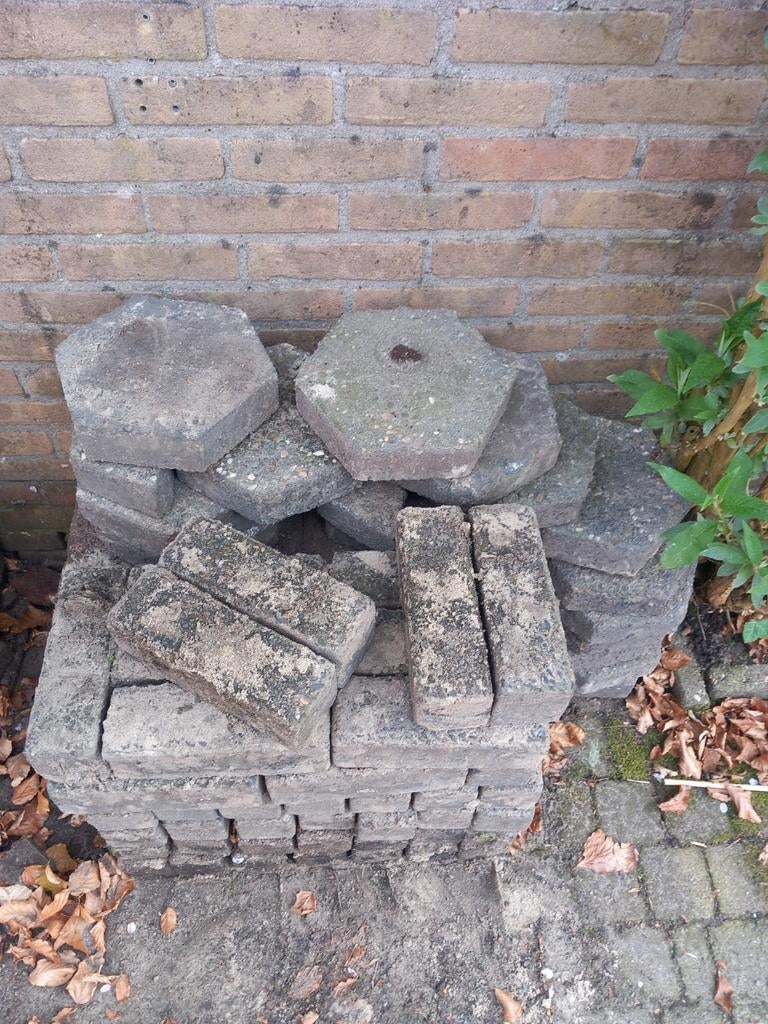 GRATIS  restpartij klinkers / tuintegels, Ophalen of Verzenden, Gebruikt