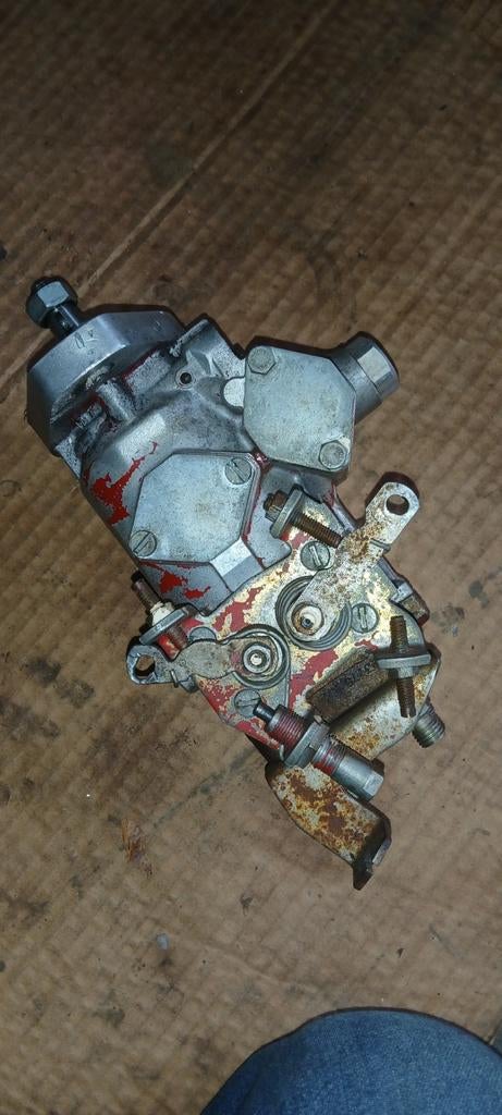 Brandstofpomp 844 / front gewicht .case 845 /shovel band., Ophalen