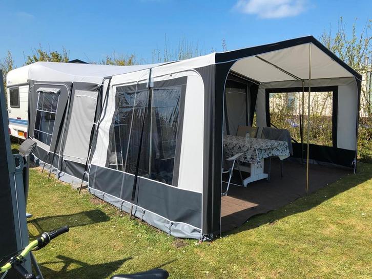 Hobby 440 caravan met voortent, Caravans en Kamperen, Caravans, Particulier, tot en met 4, Treinzit, Hobby, Luifel, Ophalen