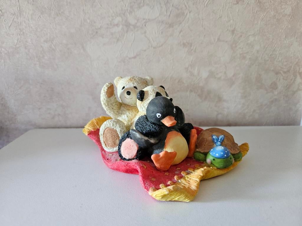 Beeldje dieren op een tapijt - hallmark, Ophalen of Verzenden, Zo goed als nieuw, Dier