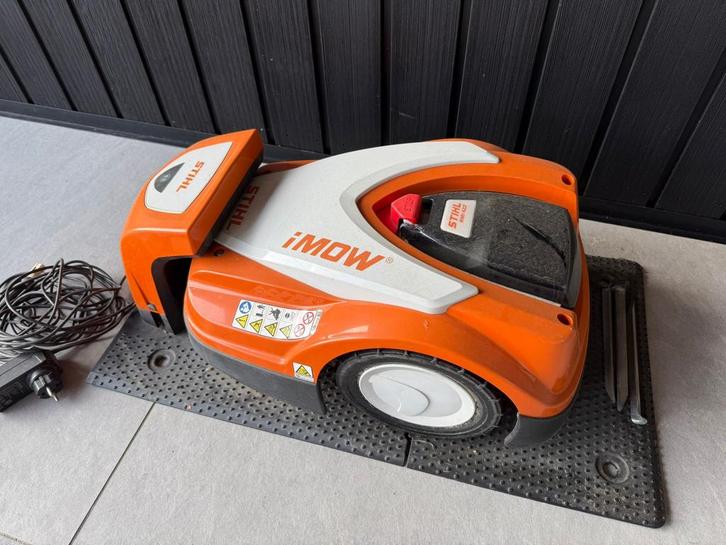 Stihl RMI 422 robotmaaier, Tuin en Terras, Robotmaaiers, Gebruikt, 20 tot 25 cm, Met regensensor, Ophalen