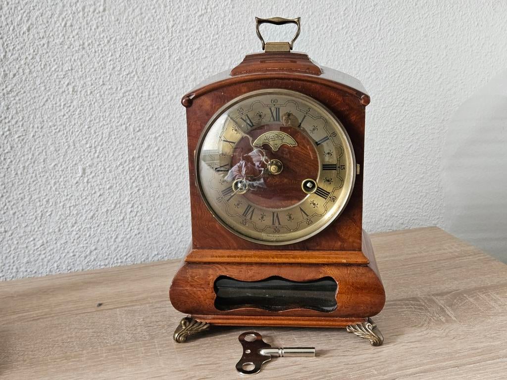 Wuba Warmink tafelklok, Ophalen