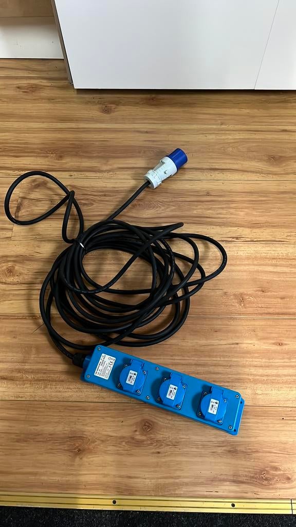Stekkerblok met CEE stekker 10 meter kabel, Caravans en Kamperen, Ophalen, Zo goed als nieuw