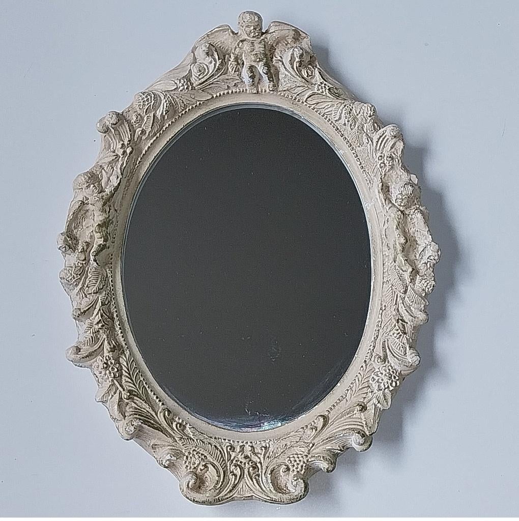 Ovale oude wandspiegel, gebeeldhouwd Grieks-Romeinse stijl, Ophalen of Verzenden