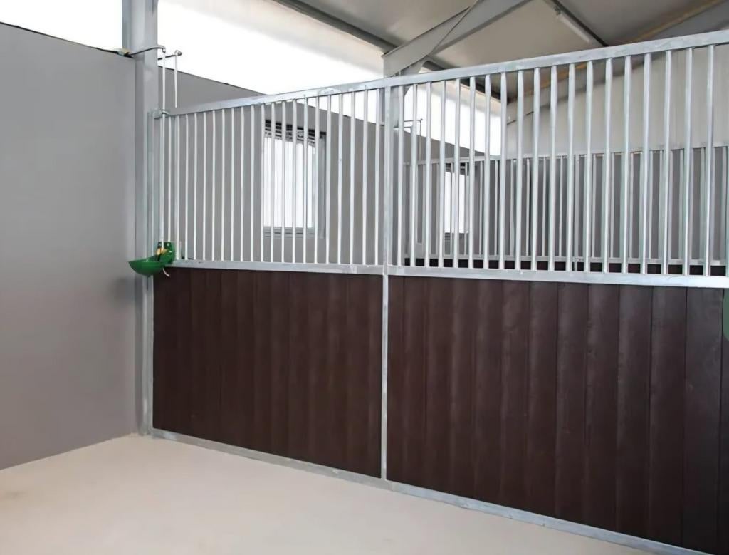 Op maat gemaakte paardenstallen & opvoelboxen, Dieren en Toebehoren, Stalling en Weidegang