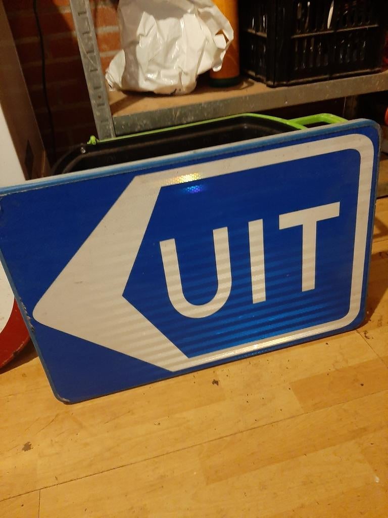 Vintage Verkeersborden: Uitrit en Verboden Toegang, Ophalen