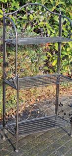 Mooie ijzeren tuin etagère met 3 plateaus (brocante), Ophalen, Gebruikt