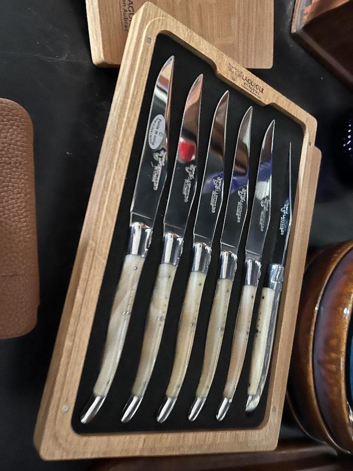 Laguiole Aubrac mes en vorken set Pointe de Corne, Nieuw !, Huis en Inrichting, Keuken | Bestek, Nieuw, Rvs of Chroom, Ophalen of Verzenden