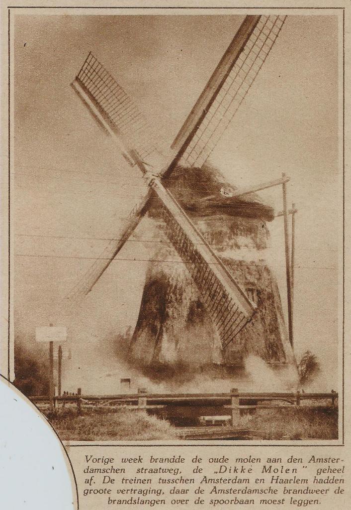 Amsterdam brand Dikke Molen knipsel 1928 Noord-Holland, Gebruikt, Ophalen of Verzenden, Gebouw, Voor 1940