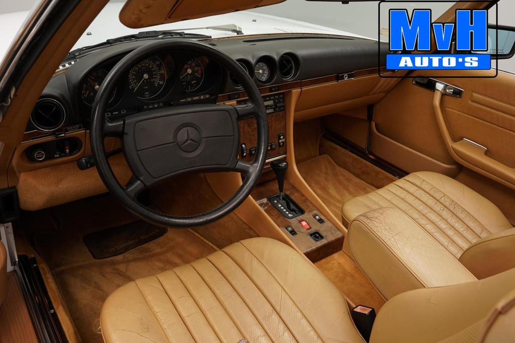 Mercedes SL-klasse 560 SL|Roestvrij-Californische klassieker, Auto's, Oldtimers, Achterwielaandrijving, 4973 cc, Wit, 2 stoelen