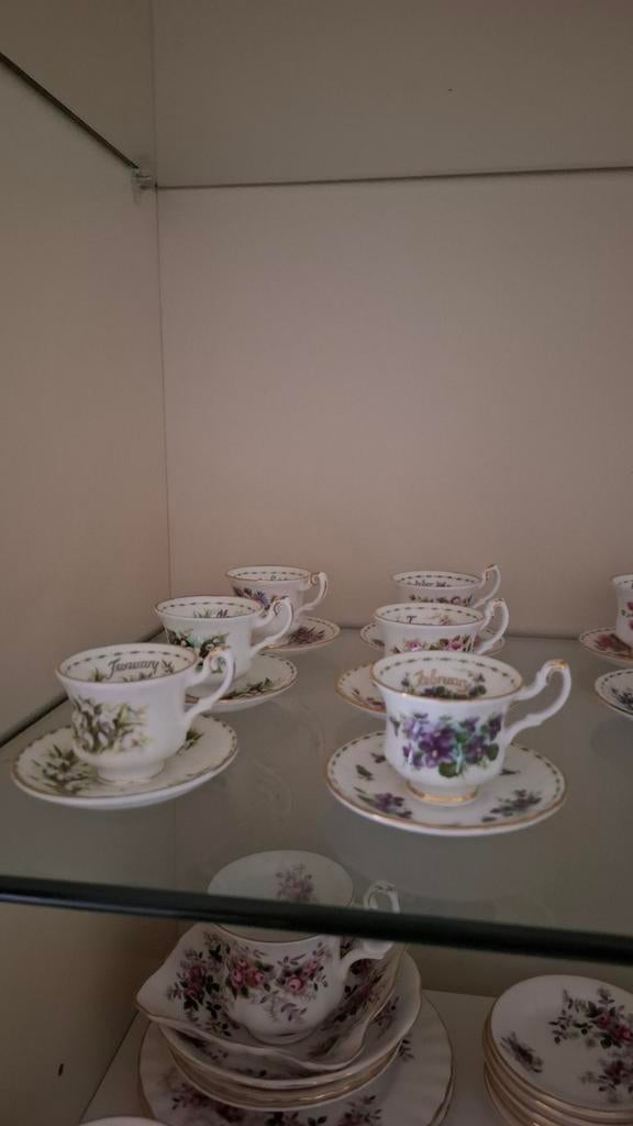 Royal Albert Flowers of the Month espresso kop en schotel, Ophalen