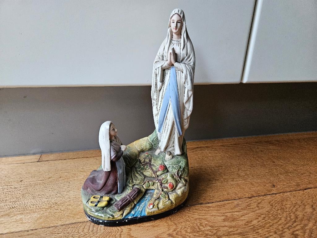 Oude gipsen Maria met Bernadette Lourdes, Ophalen of Verzenden, Gebruikt, Beeld(je), Christendom | Katholiek