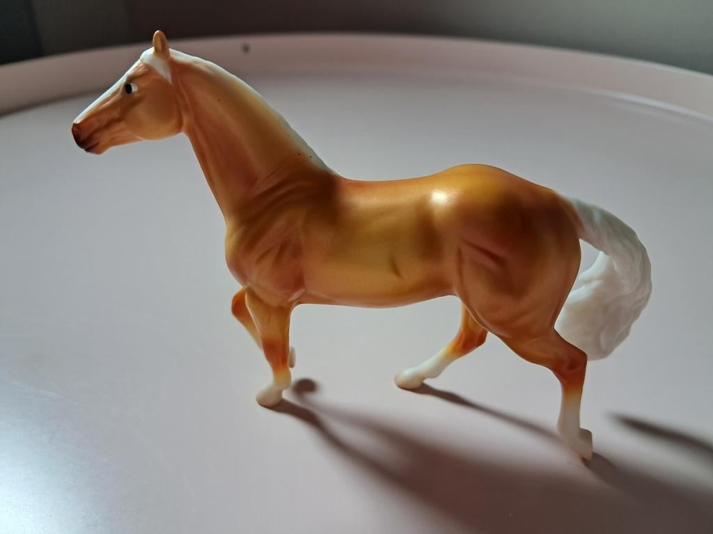 Breyer palomino quarter paard, Ophalen of Verzenden, Zo goed als nieuw, Paard, Beeldje of Figuurtje