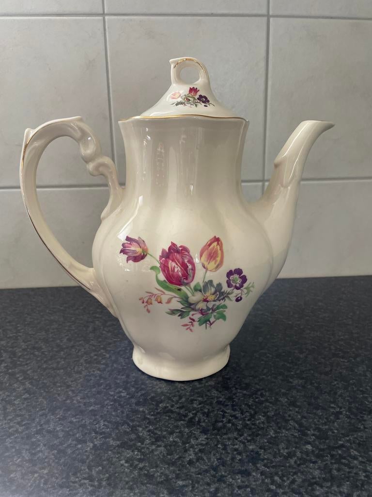Chodziez. Vintage Theepot met Bloemenmotief en Gouden Randje, Antiek en Kunst, Antiek | Porselein, Ophalen of Verzenden