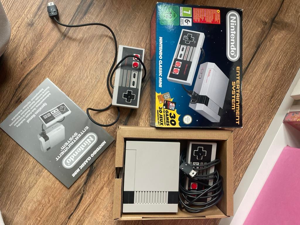 Nintendo classic mini retro, Ophalen of Verzenden, Zo goed als nieuw, Met 2 controllers, Met games