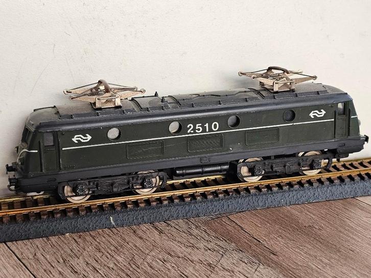 modeltrein H0 NMBS/NS 2510 lokomotief grensoverschrijd.model, Hobby en Vrije tijd, Modeltreinen | H0, Gebruikt, Locomotief, Gelijkstroom
