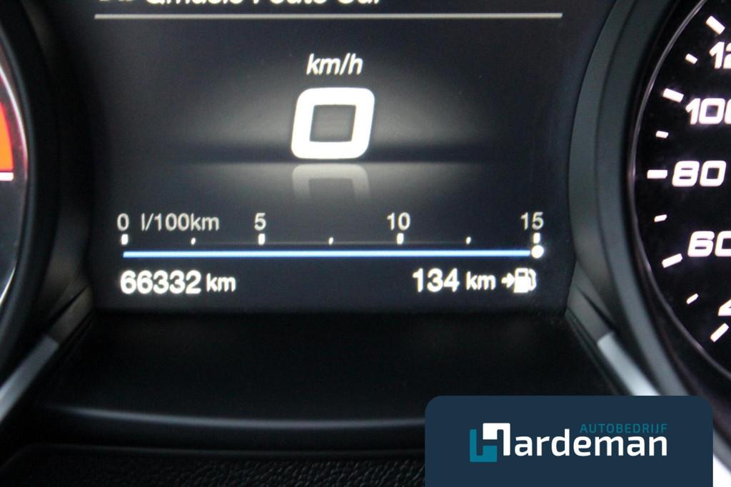 Alfa Romeo Stelvio 2.0 T AWD 280PK Panorama Veloce stoelen, Auto's, Alfa Romeo, Automaat, Euro 6, 4 cilinders, Wit