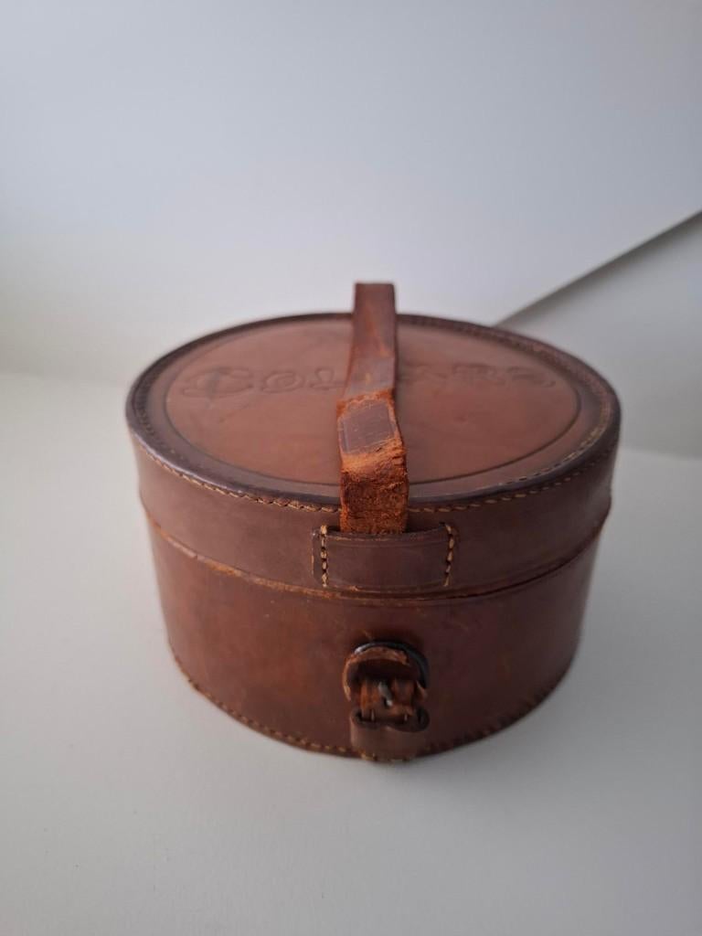 Oud leren doosje gebruikt voor losse boorden van overhemden, Antiek en Kunst, Curiosa en Brocante, Ophalen of Verzenden