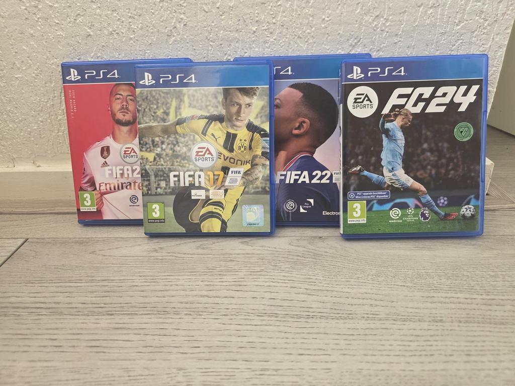 FIFA PS4 Games Bundel: FIFA 17, 20, 22 & FC24, Gebruikt, 2 spelers, Eén computer, Ophalen of Verzenden