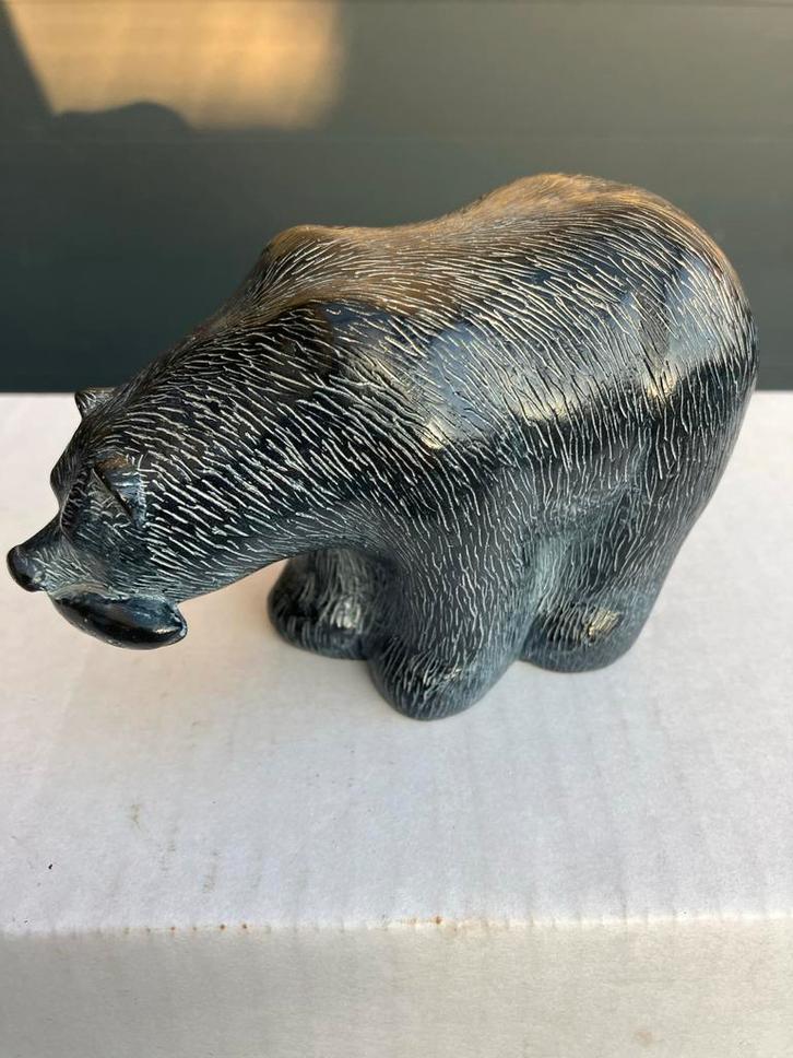 Decoratief Beeldje: Zwarte Beer met Vis, Verzamelen, Beelden en Beeldjes, Zo goed als nieuw, Dier, Ophalen of Verzenden