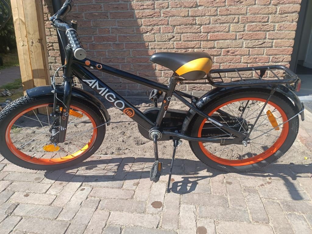 Amigo kinderfiets 18 inch zwart/oranje met handrem, Fietsen en Brommers, Ophalen, Terugtraprem, Handrem, Zo goed als nieuw