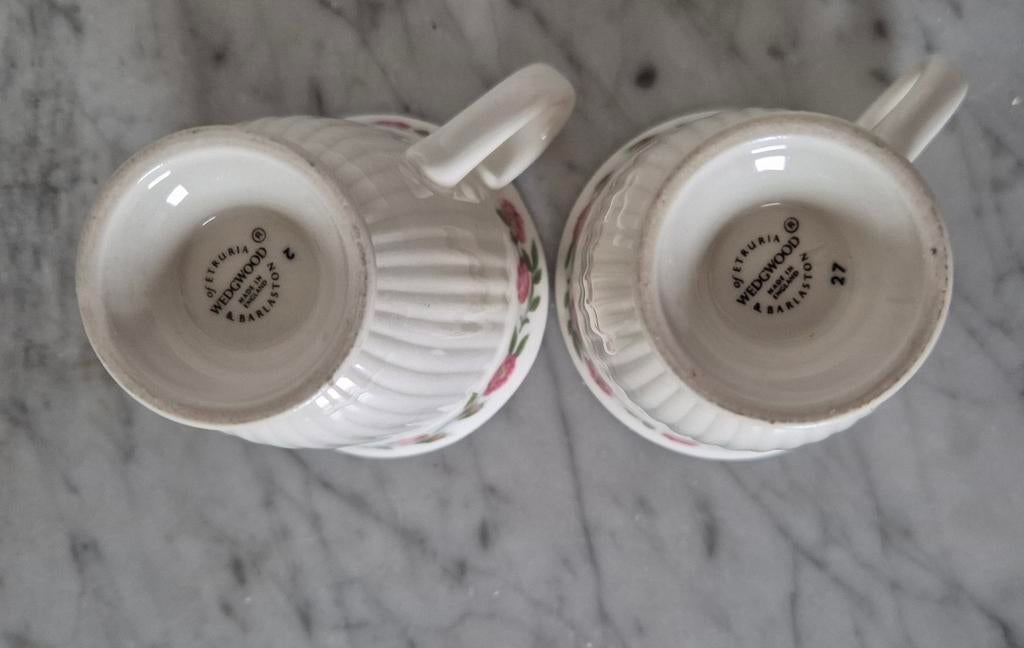 Set van 2 Wedgwood Etruria Barlaston kopjes met rozen, Ophalen of Verzenden