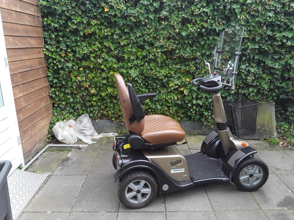Te Koop scootmobiel solo 4 Elegance 4,5 jaar oud  € 3000,00, Ophalen of Verzenden, Gebruikt