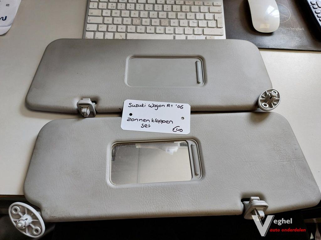 Suzuki WagonR+ zonnenkleppenset '06