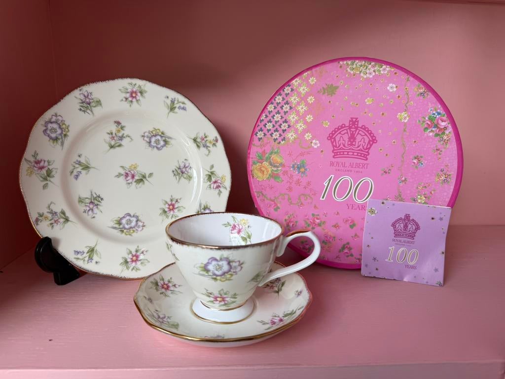 Royal Albert 100years collectie, Nieuw, Ophalen of Verzenden, Overige stijlen, Kop(pen) en/of Schotel(s)