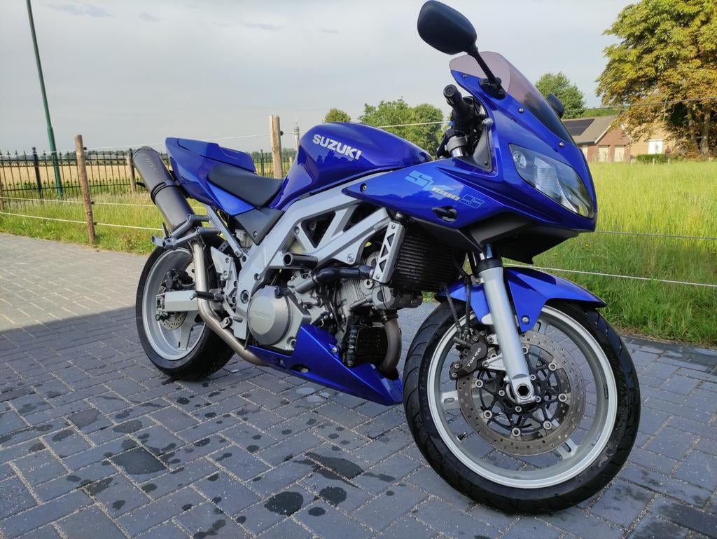 Suzuki SV1000 met Hyperpro en hoge uitlaten, Sportuitlaat, 2 cilinders, Motorrijbewijs A, Gebruikt