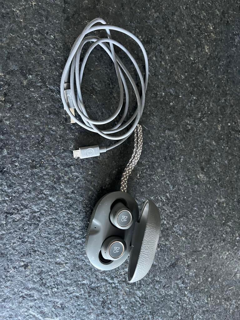 Beoplay E8 black oordopjes, Ophalen of Verzenden, Gebruikt, Overige merken, Draadloos