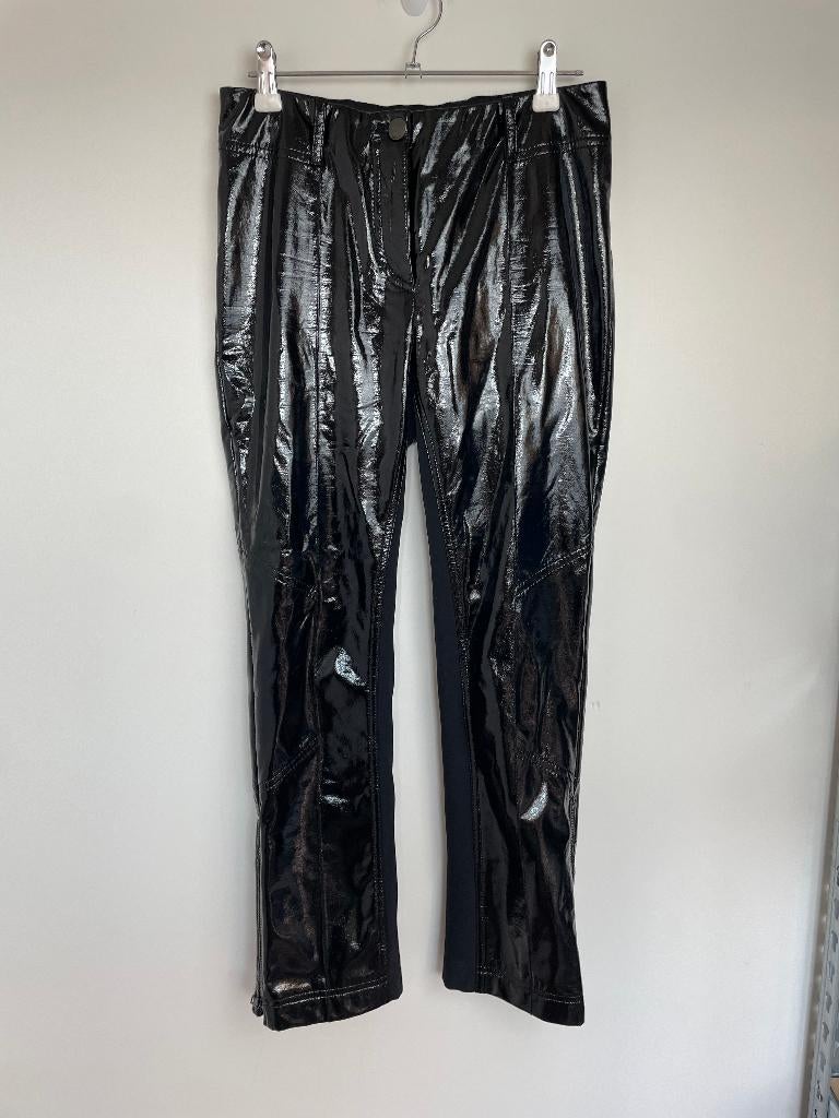 Marc Cain zwarte vinyl broek met elastisch gedeelte 2 / 36, Kleding | Dames, MarcCain, Zwart, Ophalen of Verzenden, Zo goed als nieuw