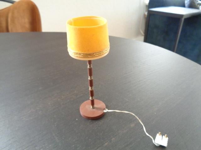 Fraaie staande lamp voor een poppenhuis Lundby (11 cm hoog)., Ophalen of Verzenden, Poppenhuis