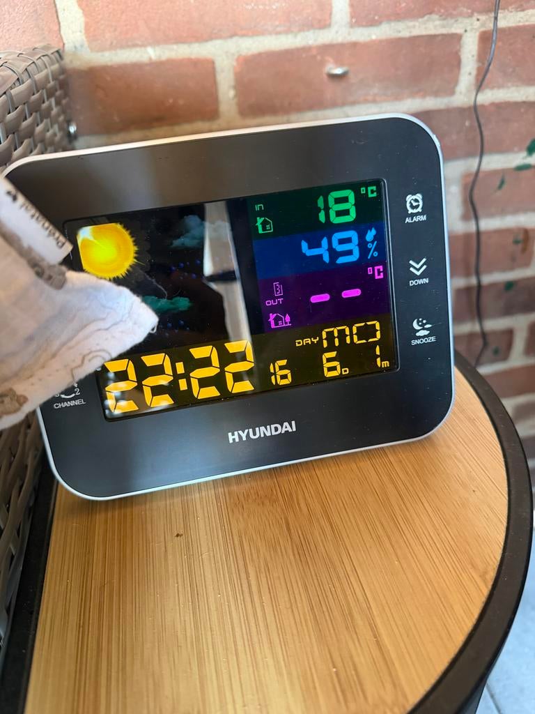 Hyundai Weerstation met Wekkerfunctie - Binnen & Buiten, Audio, Tv en Foto, Weerstations en Barometers, Ophalen of Verzenden, Gebruikt
