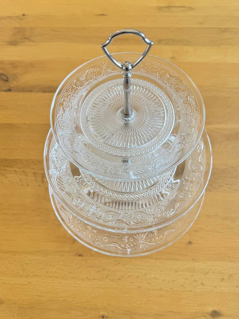 Etagère bewerkt (vintage) glas 3 lagen 3 stuks, Ophalen, Zo goed als nieuw