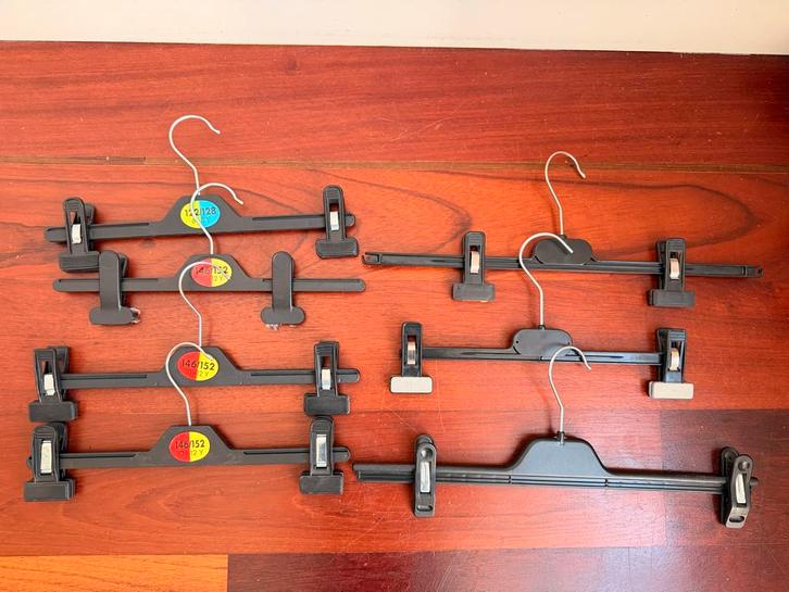 Kledinghangers met klemmen - 7 stuks, Kleding | Dames, Kledinghangers, Zo goed als nieuw, Kunststof, Kinderen en Volwassenen, Ophalen of Verzenden