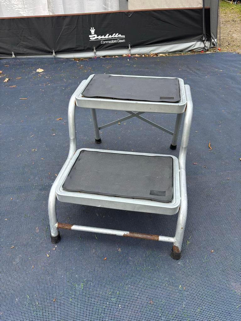 Stevige caravan trapje met twee treden, Ophalen, Gebruikt