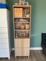 Hoge bruin houten kast, Ophalen