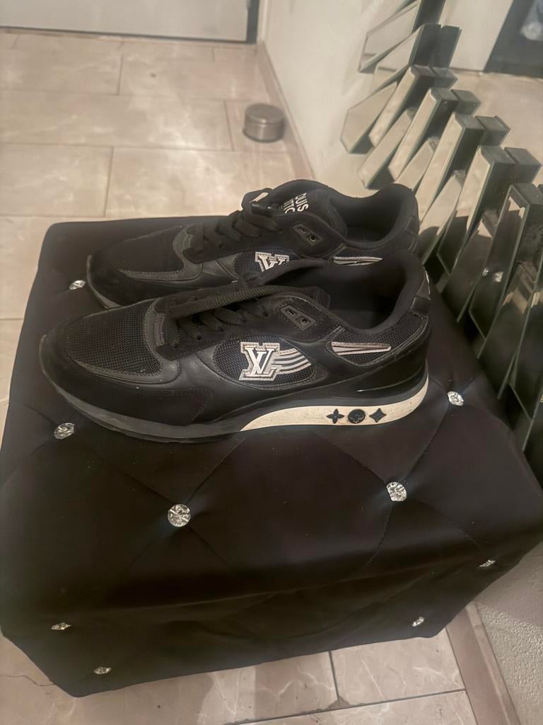 Louis vuitton schoenen maat 43, Ophalen of Verzenden, Zo goed als nieuw, Zwart
