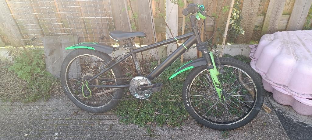 Fiets jongens Btwin BMX crossfiets groen 20 inch, Fietsen en Brommers, Fietsen | Jongens, Ophalen, Gebruikt, Versnellingen, BTWIN